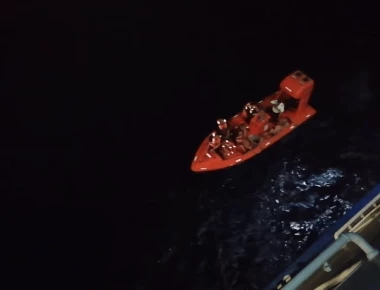 «Μπράβο ρε μάγκες» - Η δραματική θαλάσσια διάσωση Γάλλων τουριστών (βίντεο)